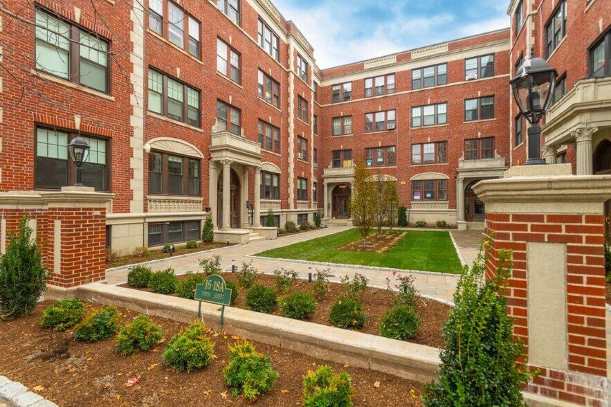 Building Photo - 15A Forest St