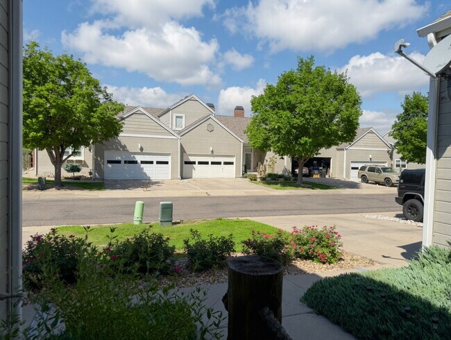 Building Photo - Lakeside 3 Bed/2.5 Bath Townhome in Gateway Community! Quiet, Scenic Living in The Heart Of Denver!