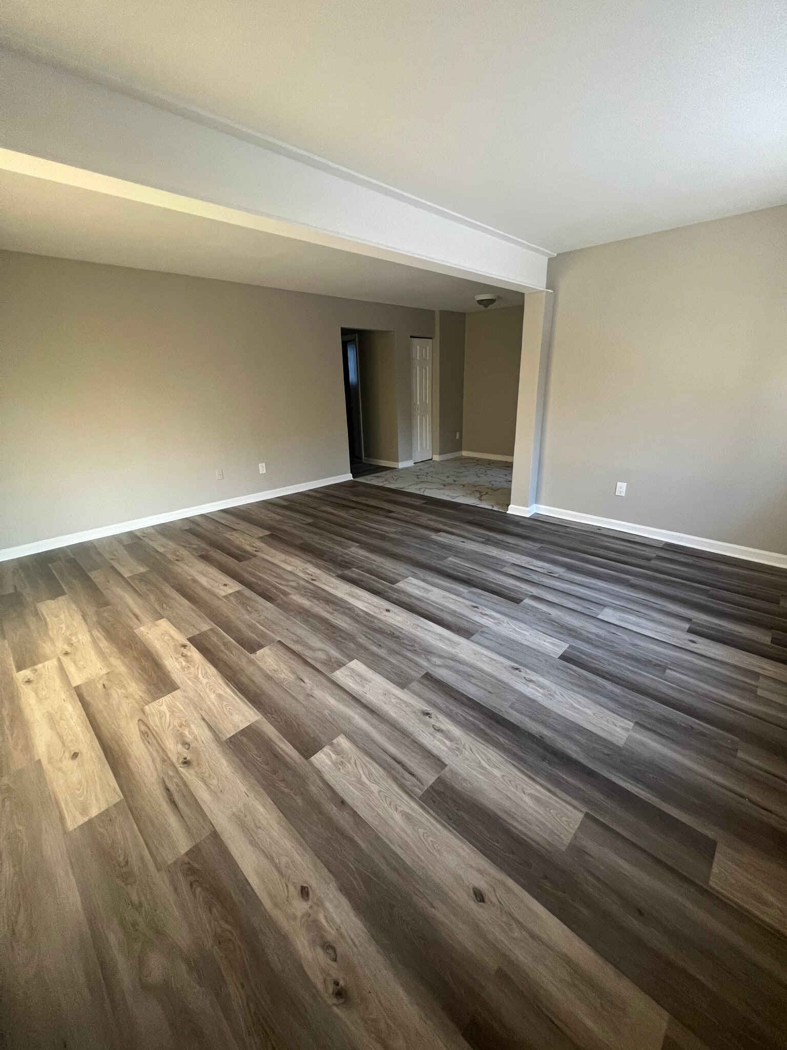 Building Photo - Royal Ledges at Hyde Park