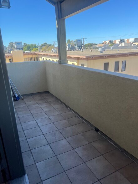 Building Photo - 425 28th St