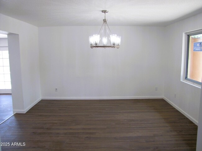 Building Photo - 947 S Cardinal Ave