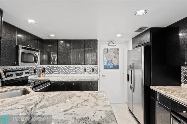 Building Photo - 3700 Galt Ocean Dr