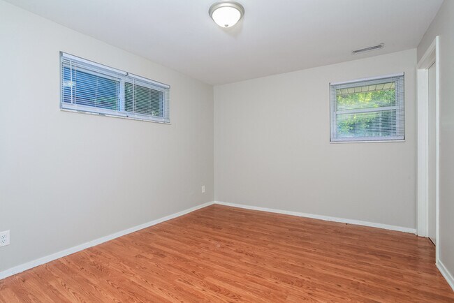 Building Photo - Beautiful Ranch Style Home