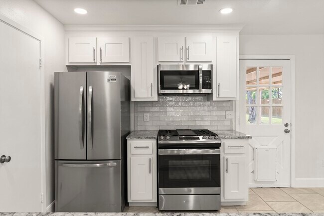 Building Photo - 4135 Hill Oak Dr