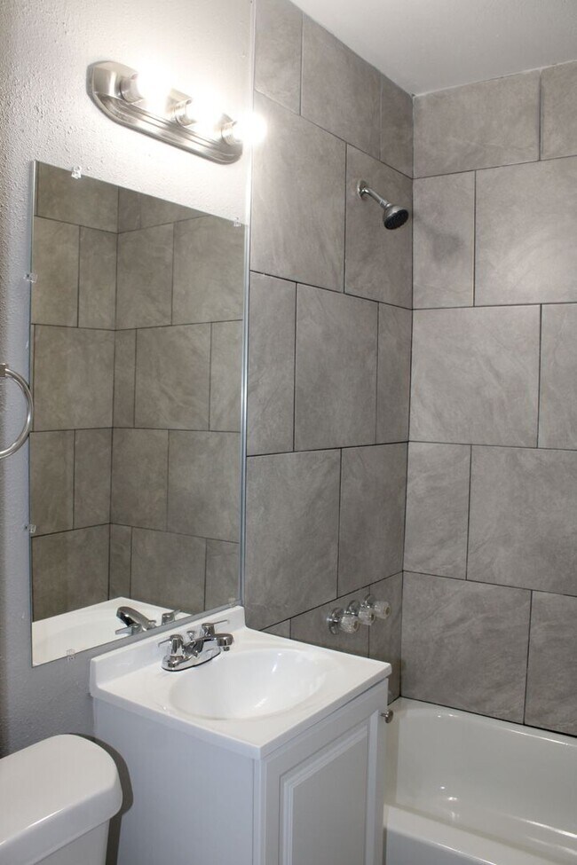 Building Photo - Over sized 2 car garage! ONE MONTH FREE FO...