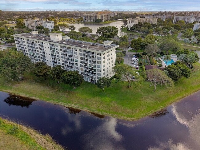 Building Photo - 3080 N Course Dr