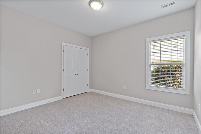 Building Photo - 3116 Tenker Creek Ln SE