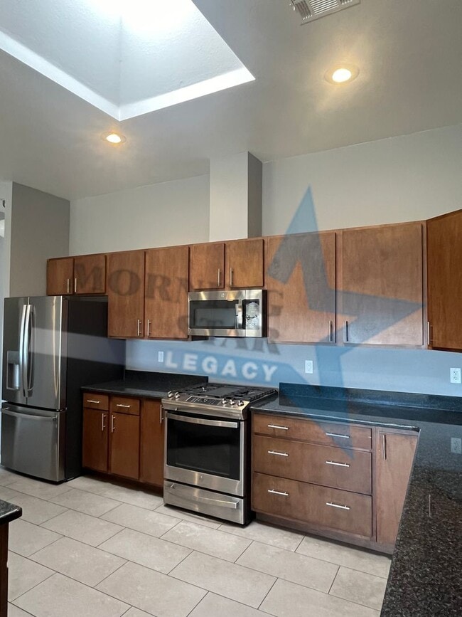 Building Photo - Charming 3-bedroom, 2-bathroom w/ views!