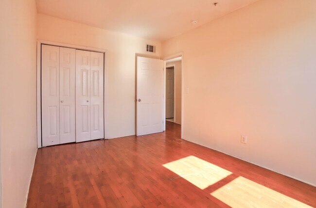 Building Photo - 37 Harmon St