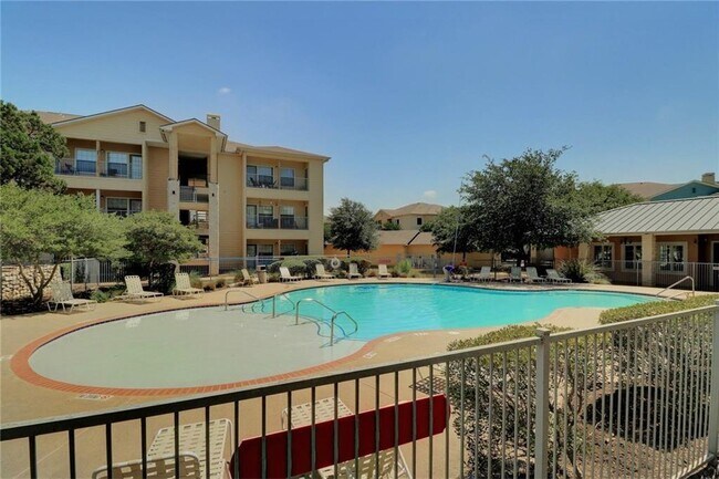 Building Photo - 2320 Gracy Farms Ln