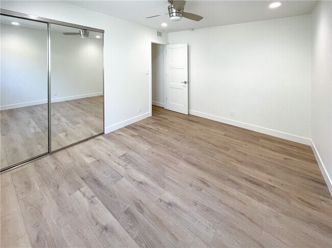 Building Photo - 206 Avenida Victoria