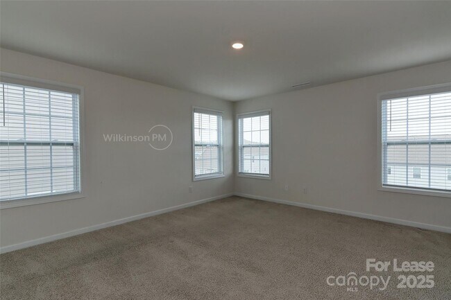 Building Photo - 2015 Saddlebred Dr