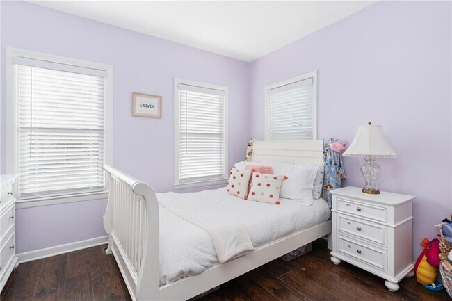 Building Photo - 845 Main St