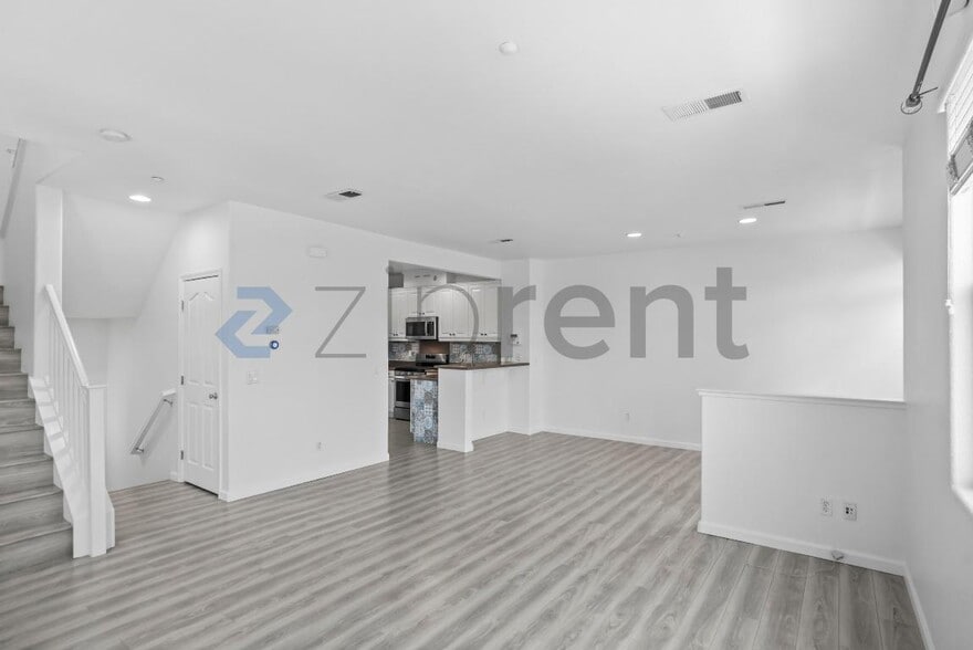 Building Photo - Unit