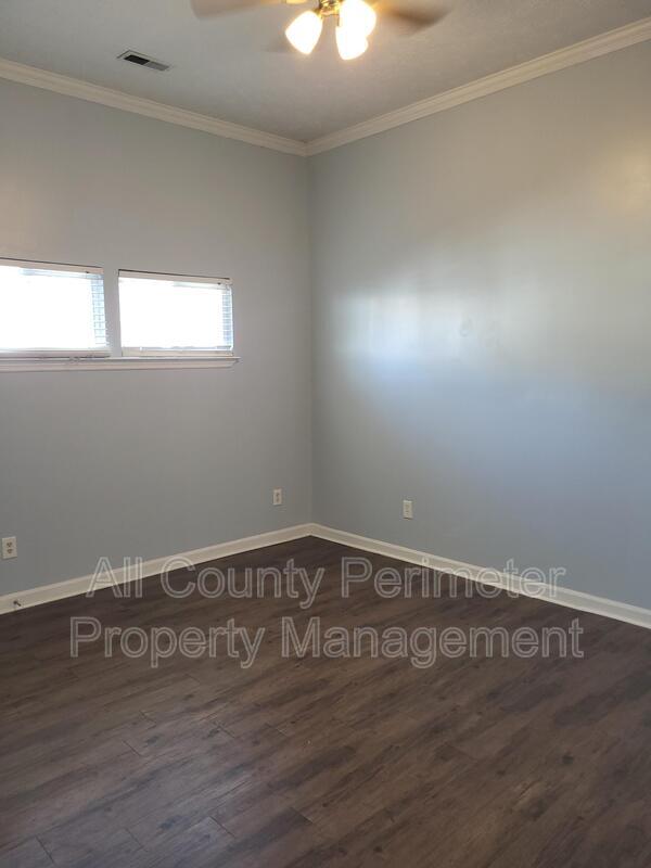 Building Photo - 2957 Hawk Ct SE
