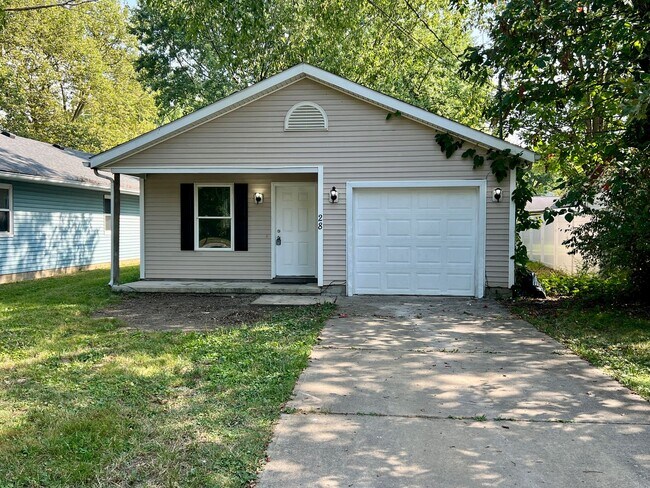 Building Photo - Renovated  3 bedrooms 1 full bath