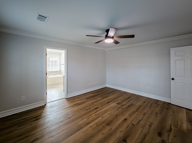 Building Photo - 105 Cypress Ridge Rd
