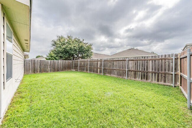 Building Photo - 8864 Valley River Dr