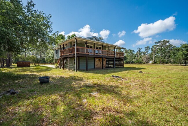 Building Photo - Serene 3-Bedroom Home on 1 Acre Lot