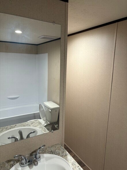 Building Photo - 7214 Comstock Cove