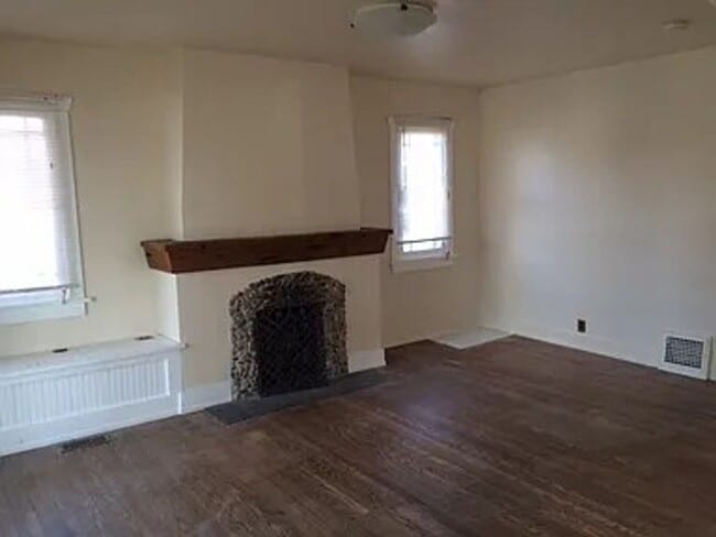 Building Photo - Gorgeous Home!
