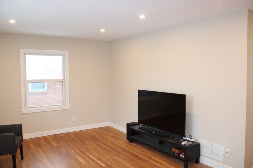 Building Photo - 1213 S Midvale Blvd