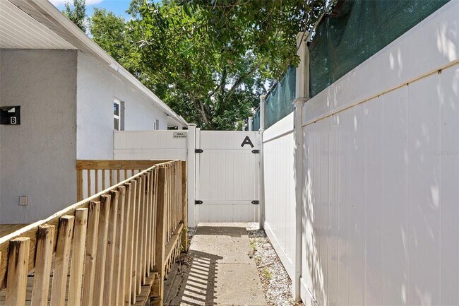 Building Photo - 923 E 12th Ave