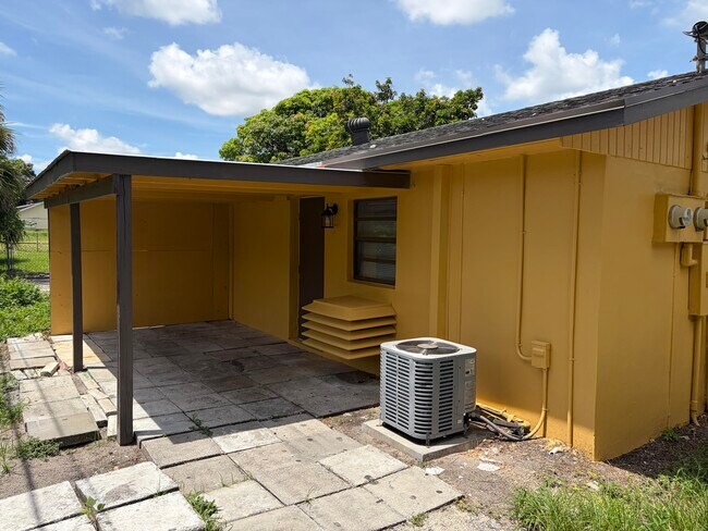 Building Photo - 2320 Sunrise Dr