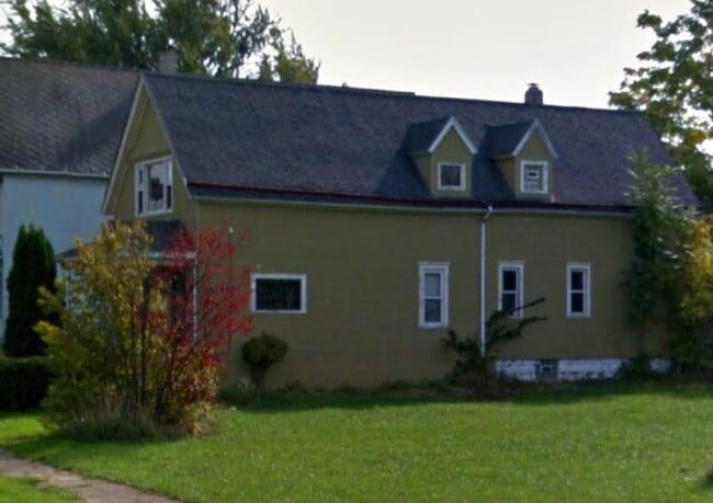 Building Photo - 503 E Utica St