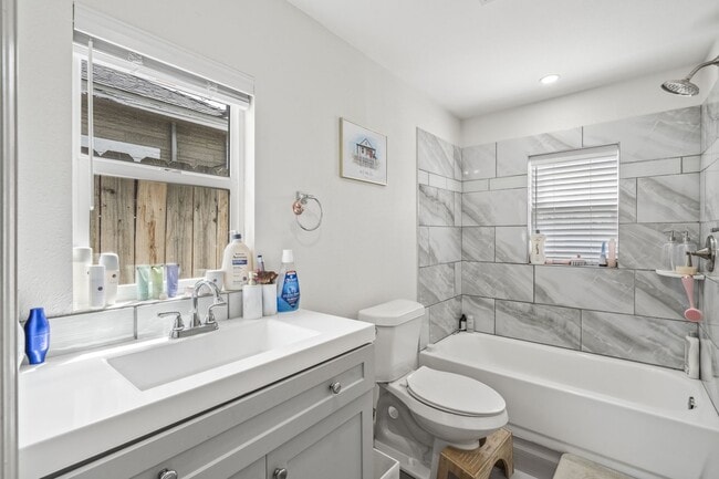 Building Photo - Cute Two Bedroom 1 Bathroom House in North RiNo