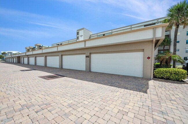 Building Photo - 995 N Hwy A1A