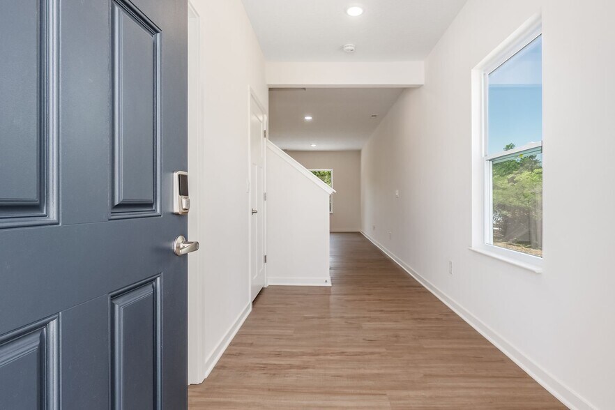 Building Photo - 2787 Horsham Dr