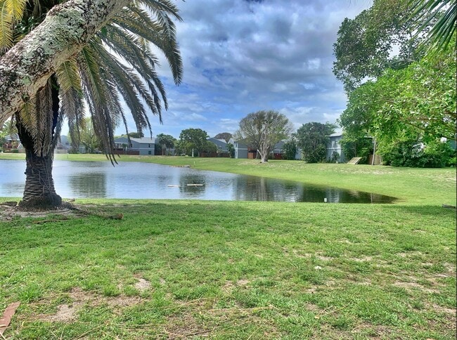 Building Photo - 13 N Crossings Cir