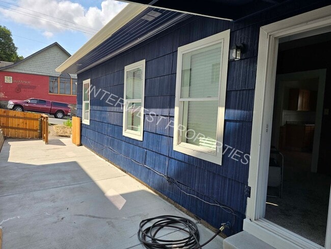 Building Photo - Recently Remodeled 2 Bd Home in Kalama with W/D Hookups!