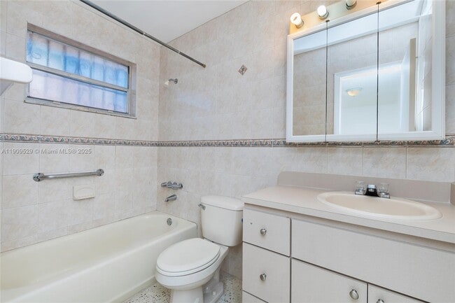 Building Photo - 3076 SW 17th St