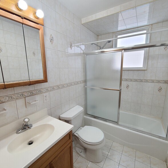 Building Photo - 569 55th St