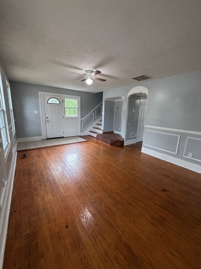 Building Photo - Beautiful 3 bed 2.5 Br Townhome Coming Soon