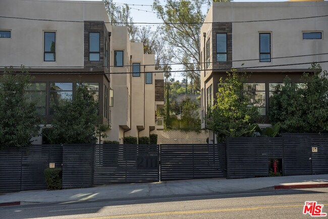 Building Photo - 2111 N Cahuenga Blvd