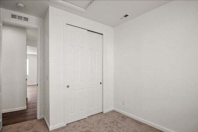 Building Photo - Like new home available now!