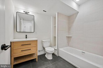 Building Photo - 627 N 16th St