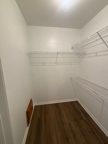 Building Photo - 1701 SW Elington St