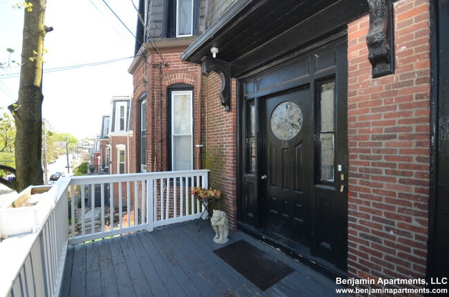 Building Photo - 38 Newton St