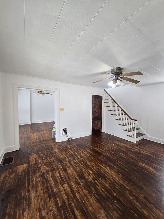 Building Photo - 2532 Glen Terrace