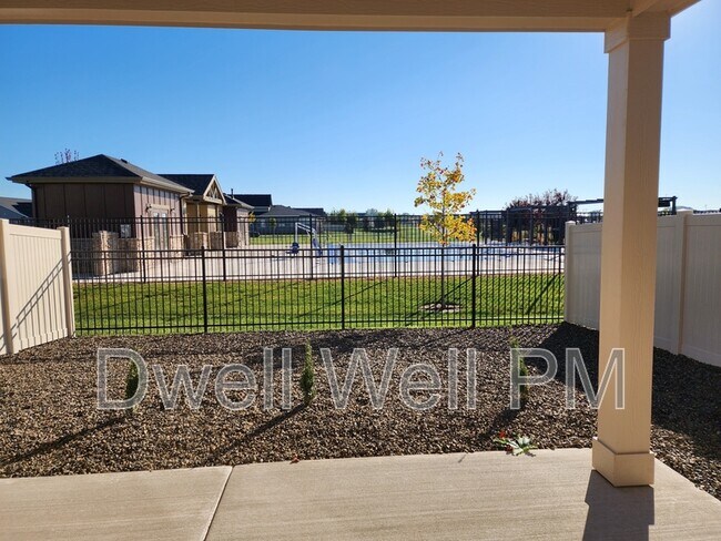 Building Photo - 350 N Lagrasse Ln