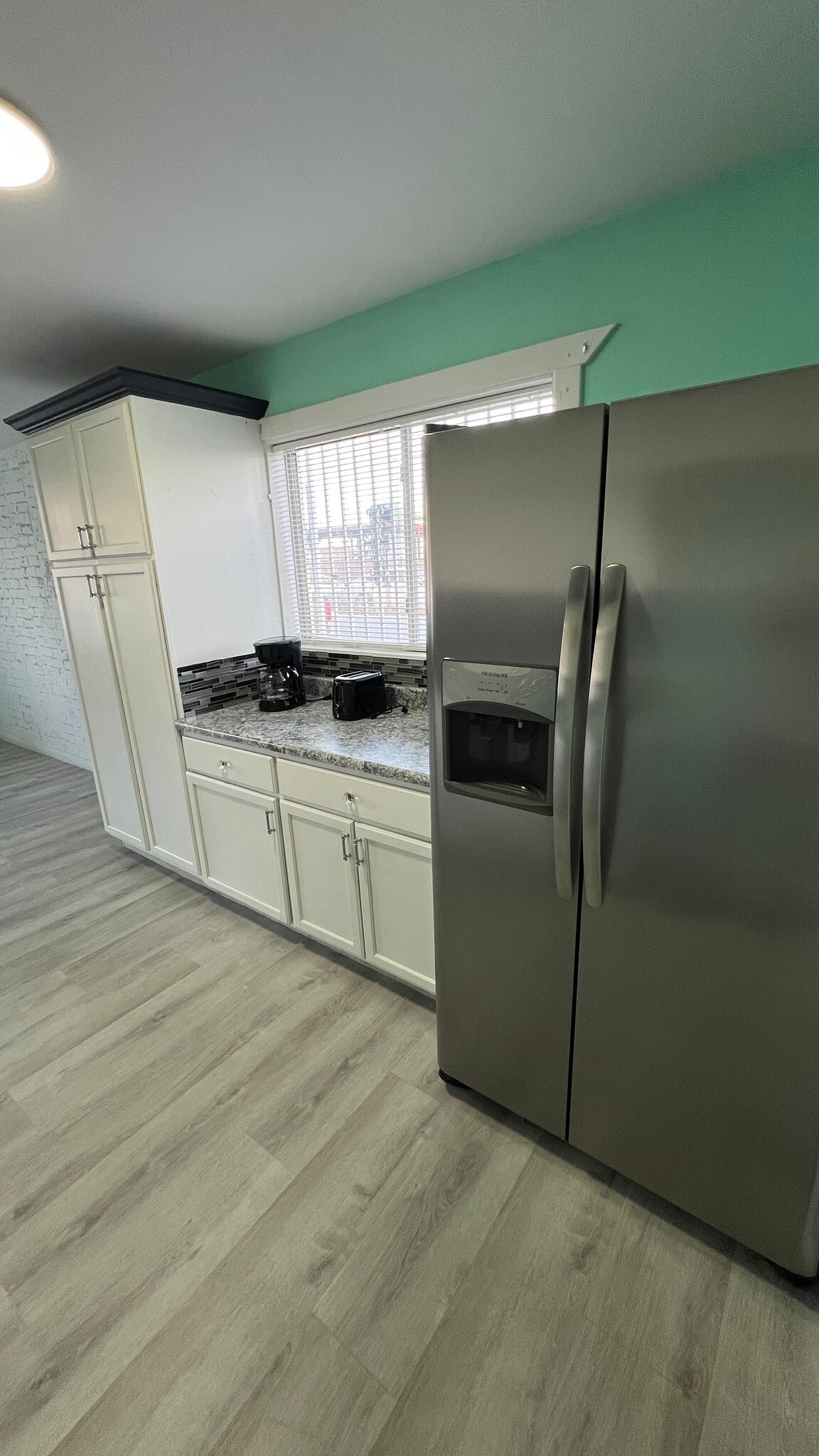 Building Photo - 4213 N Westview Dr