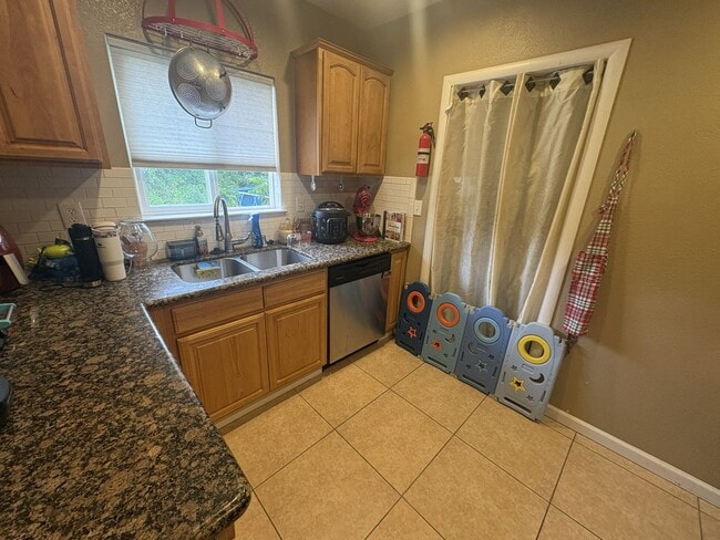 Building Photo - Cozy 2 Bedroom Near Downtown – Pre-Lease Available Today!