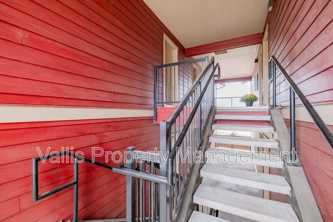 Building Photo - 13001 S Crompton Lane