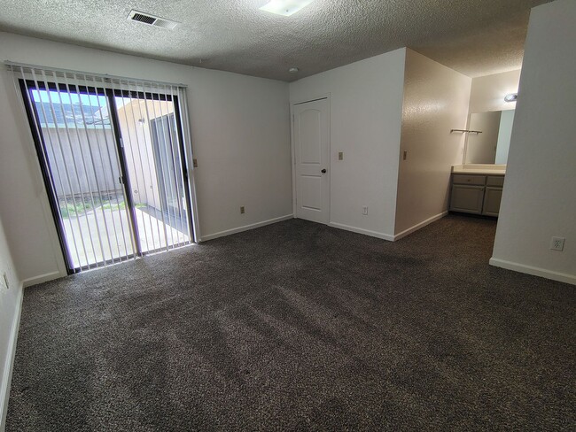 Building Photo - 932 Inez Dr
