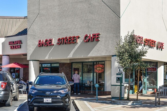 Building Photo - 142 Monaco Dr