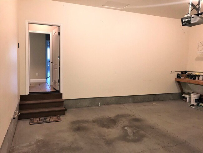 Building Photo - Lovely Modern Westside Home